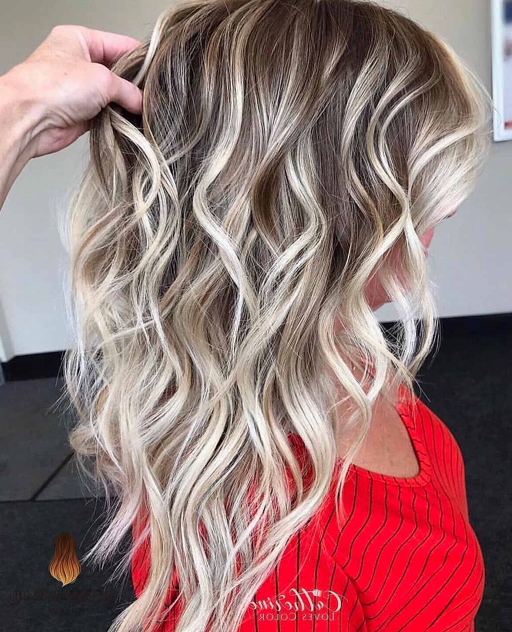 Adorable & Chic Mid-Length Wavy Lob