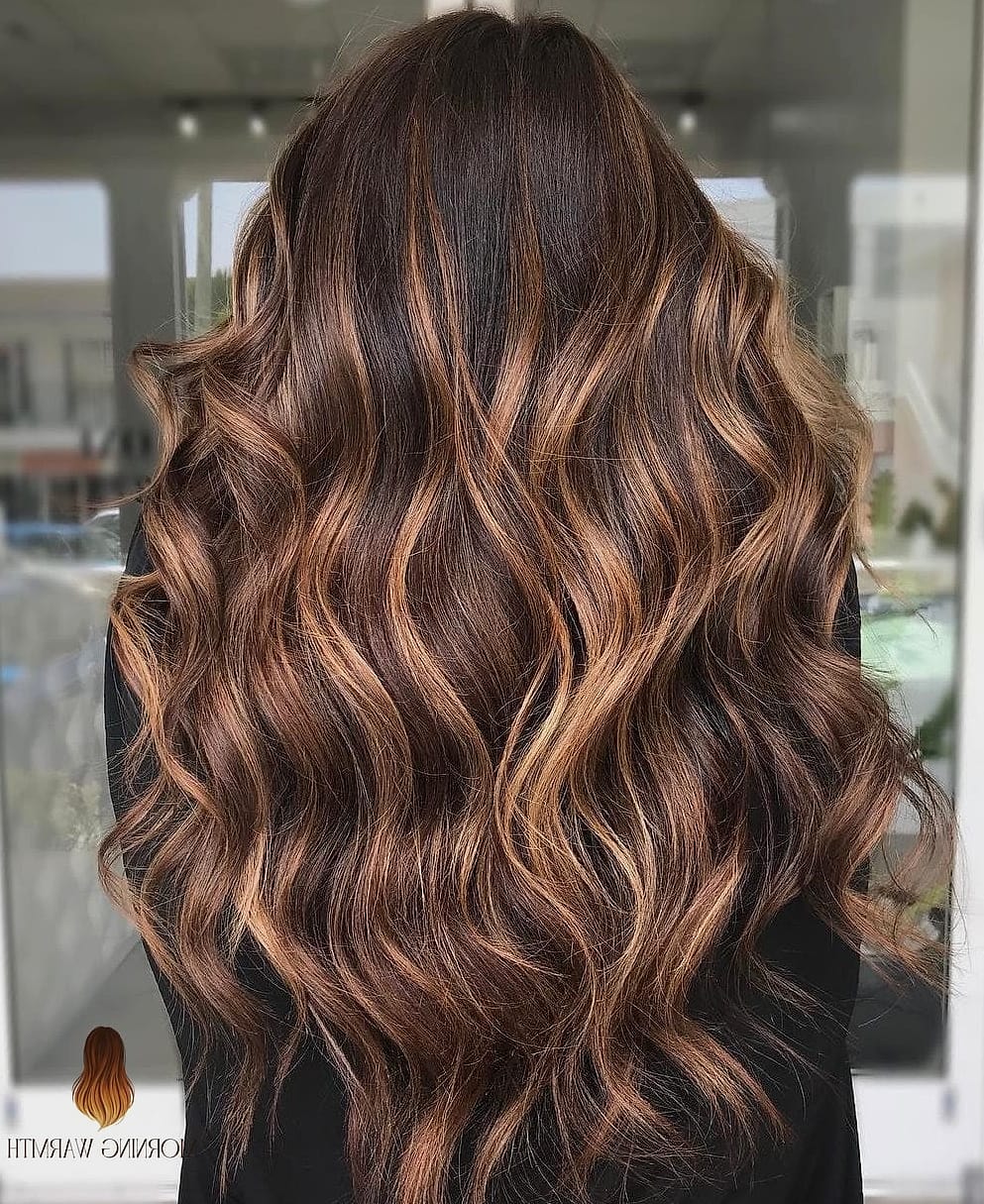 25 Dark Brown Hair With Caramel Highlights Ideas That Are Dreamy and So Inspiring 10 Caramel Highlights With Beach Waves
