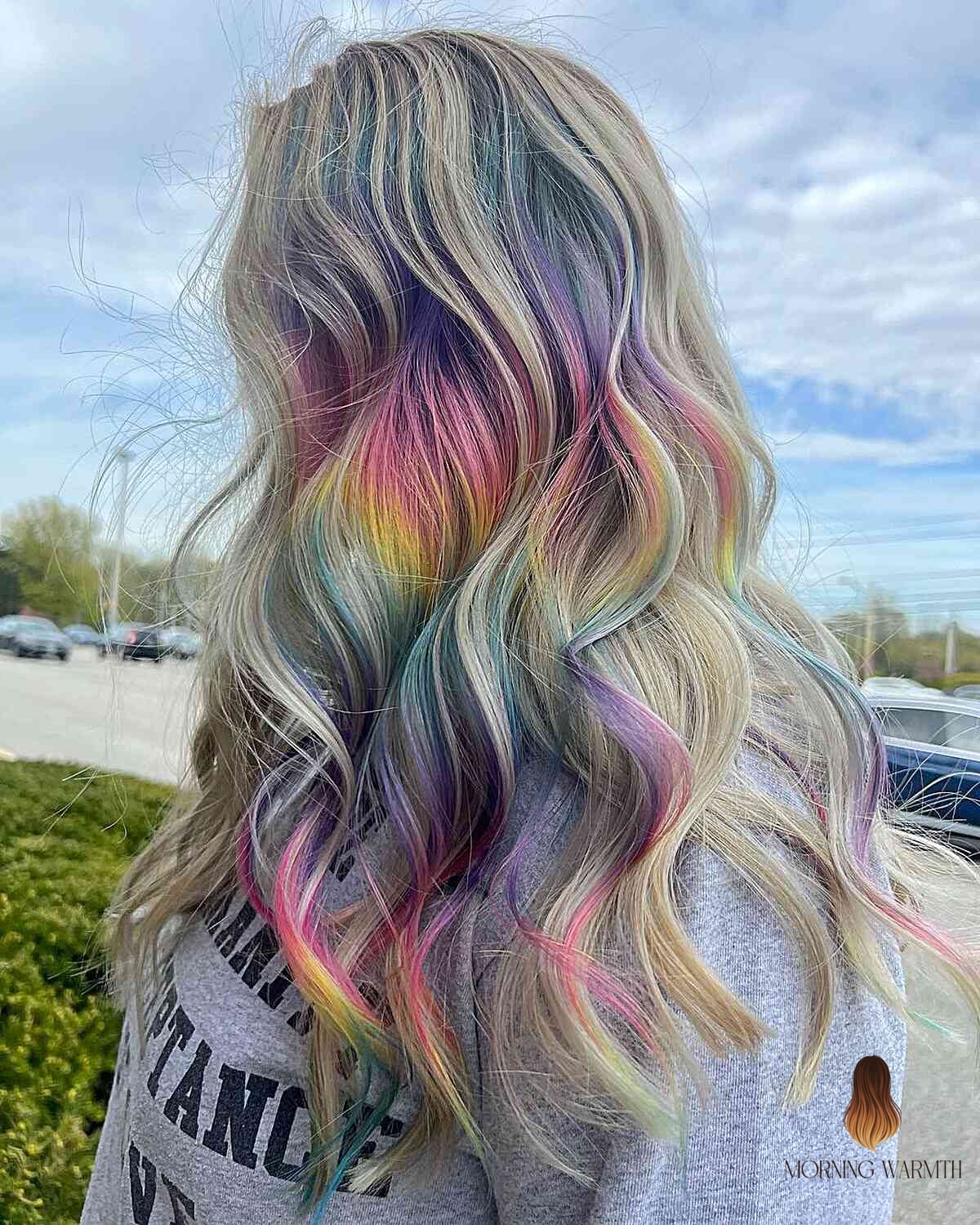 Colorful Highlights for Blonde Waves