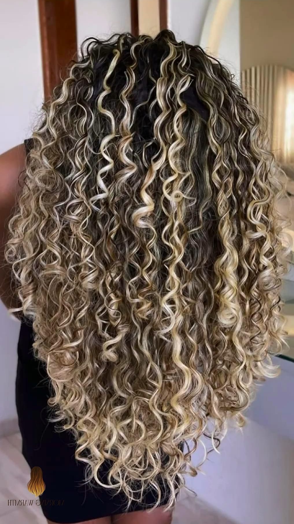 25 Balayage Haare Blond Ideas That Are Going Viral on Pinterest Right Now 19 Curly Black Bob with Babylights
