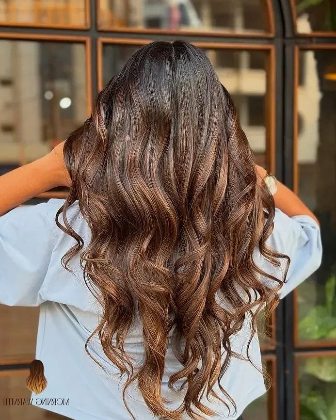 25 Balayage Cheveux Bruns Ideas That Are Dreamy and So Inspiring 21 V-Cut Brown Hair with Caramel Balayage