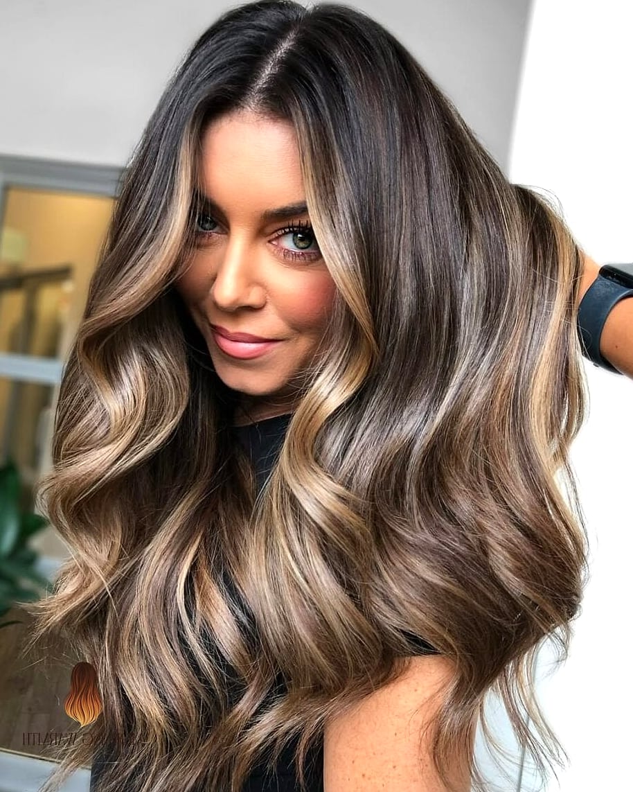 Dimensional Brown-Blonde Hair with Face-Framing Highlights