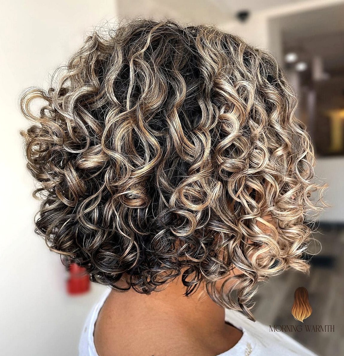 Flattering Women Hairstyles for Round Face Shapes