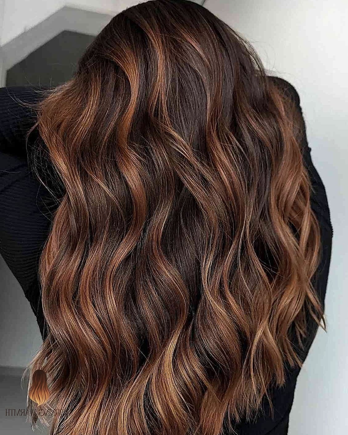 Highlights with a Dark Root Melt