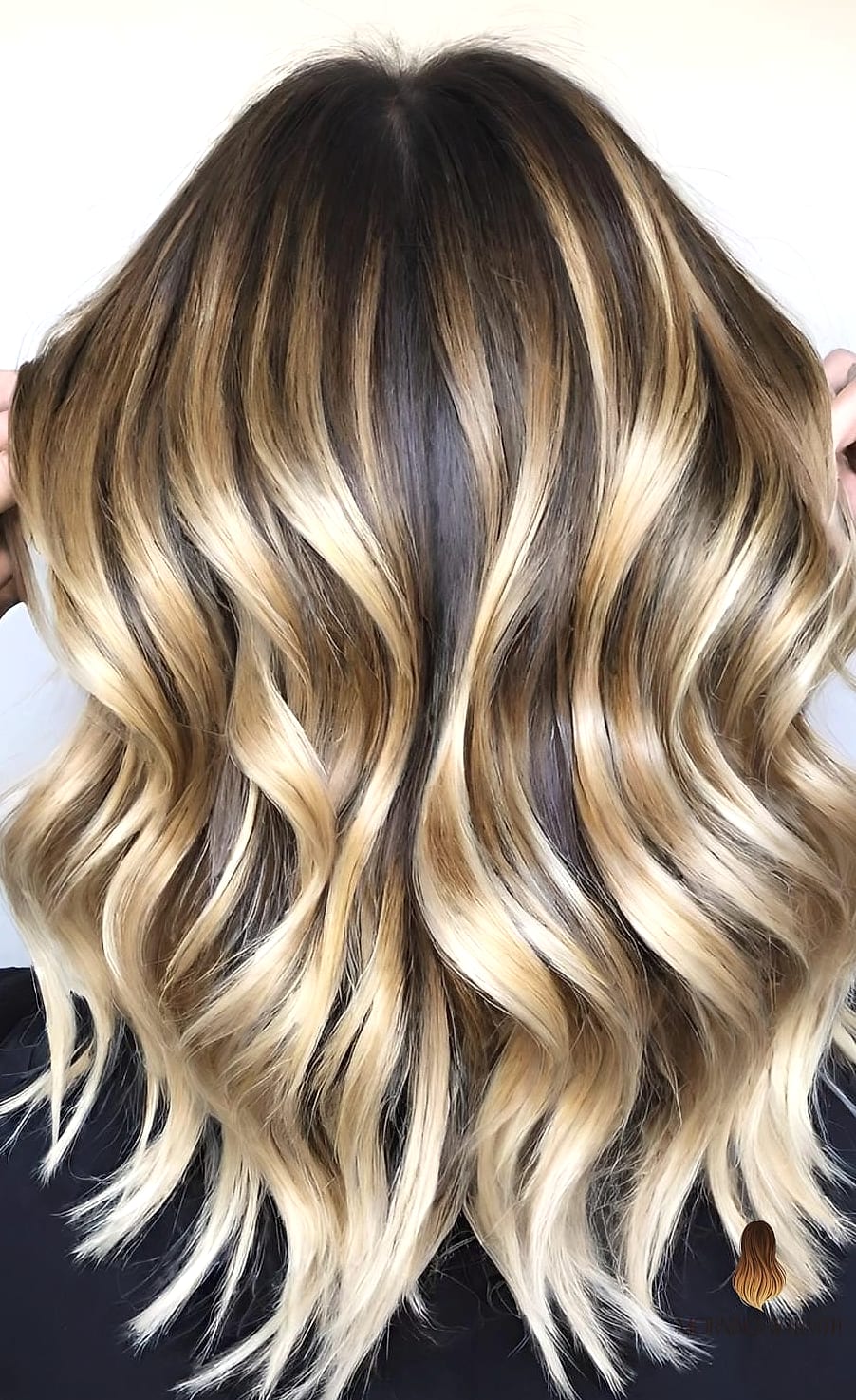 25 Honey Blonde Balayage Ideas That Are Going Viral on Pinterest Right Now 13 Honey Blonde Shag