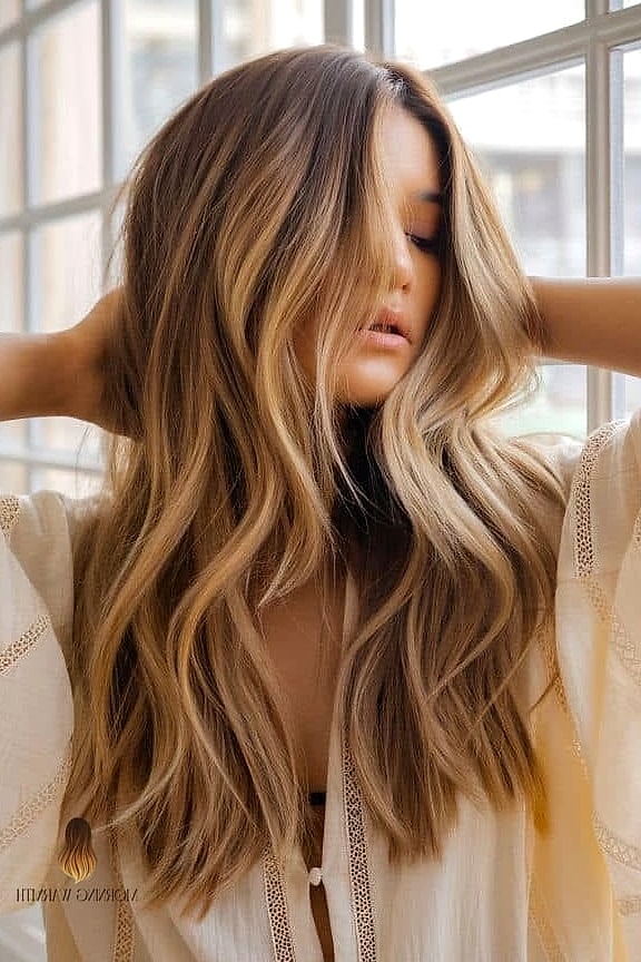 25 Honey Blonde Balayage Ideas That Are Going Viral on Pinterest Right Now 18 Honey Blonde Half-Up Style