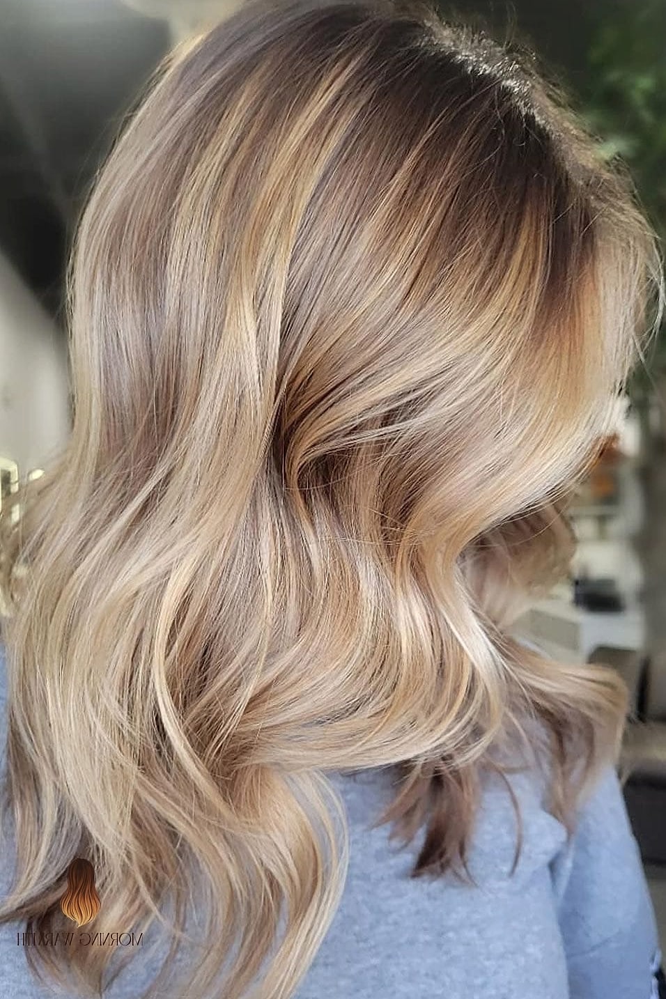 25 Honey Blonde Balayage Ideas That Are Going Viral on Pinterest Right Now 25 Honey Blonde Balayage with Root Smudge