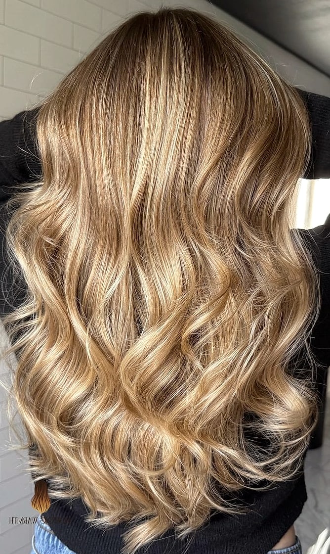 25 Honey Blonde Balayage Ideas That Are Going Viral on Pinterest Right Now 16 Honey and Vanilla Blonde Mix