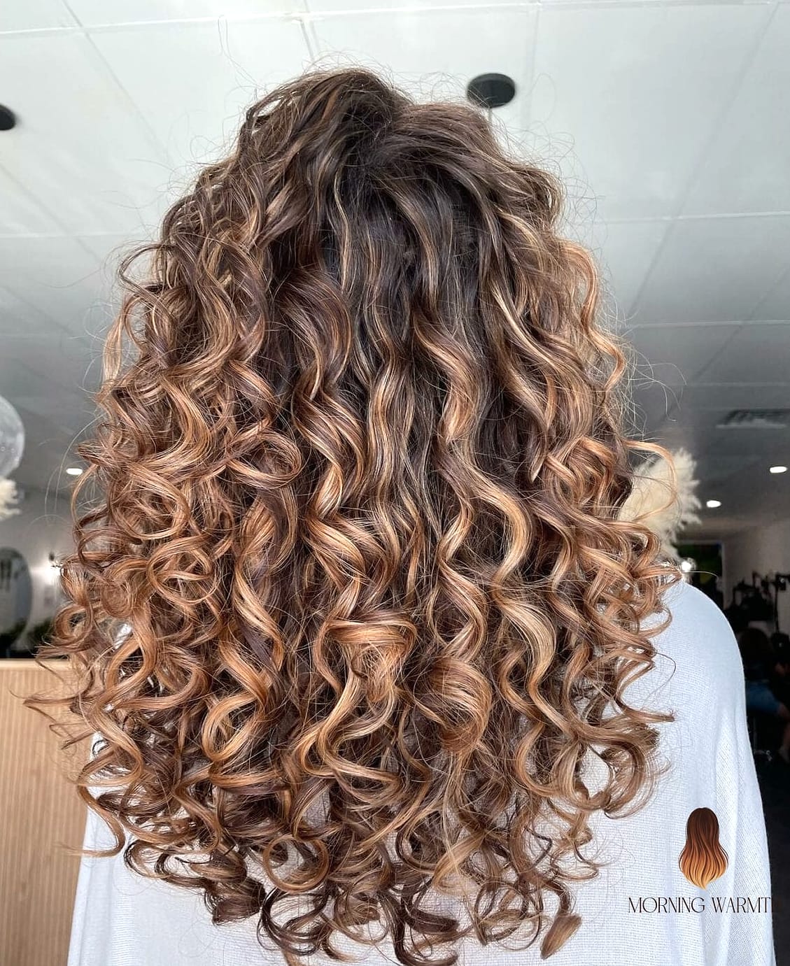 23 Balayage Hair Blonde Inspo Ideas Worth Pinning Immediately 22 Low Curly Bun