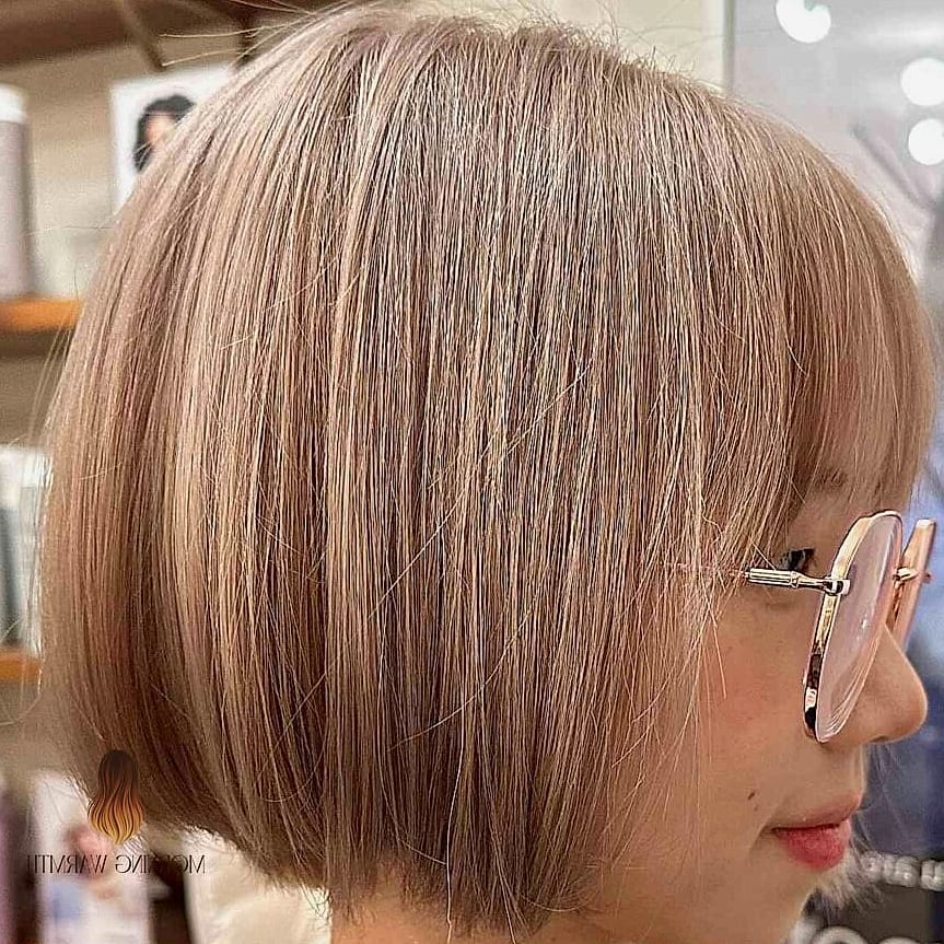 24 Milk Tea Hair Color Ideas That Are Absolutely Stunning 22 Milk Tea Blonde Bob