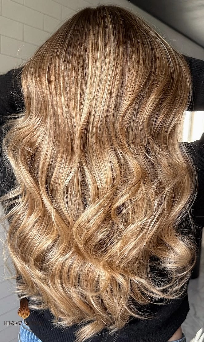 25 Honey Blonde Balayage Ideas That Are Going Viral on Pinterest Right Now 4 Soft Honey Waves