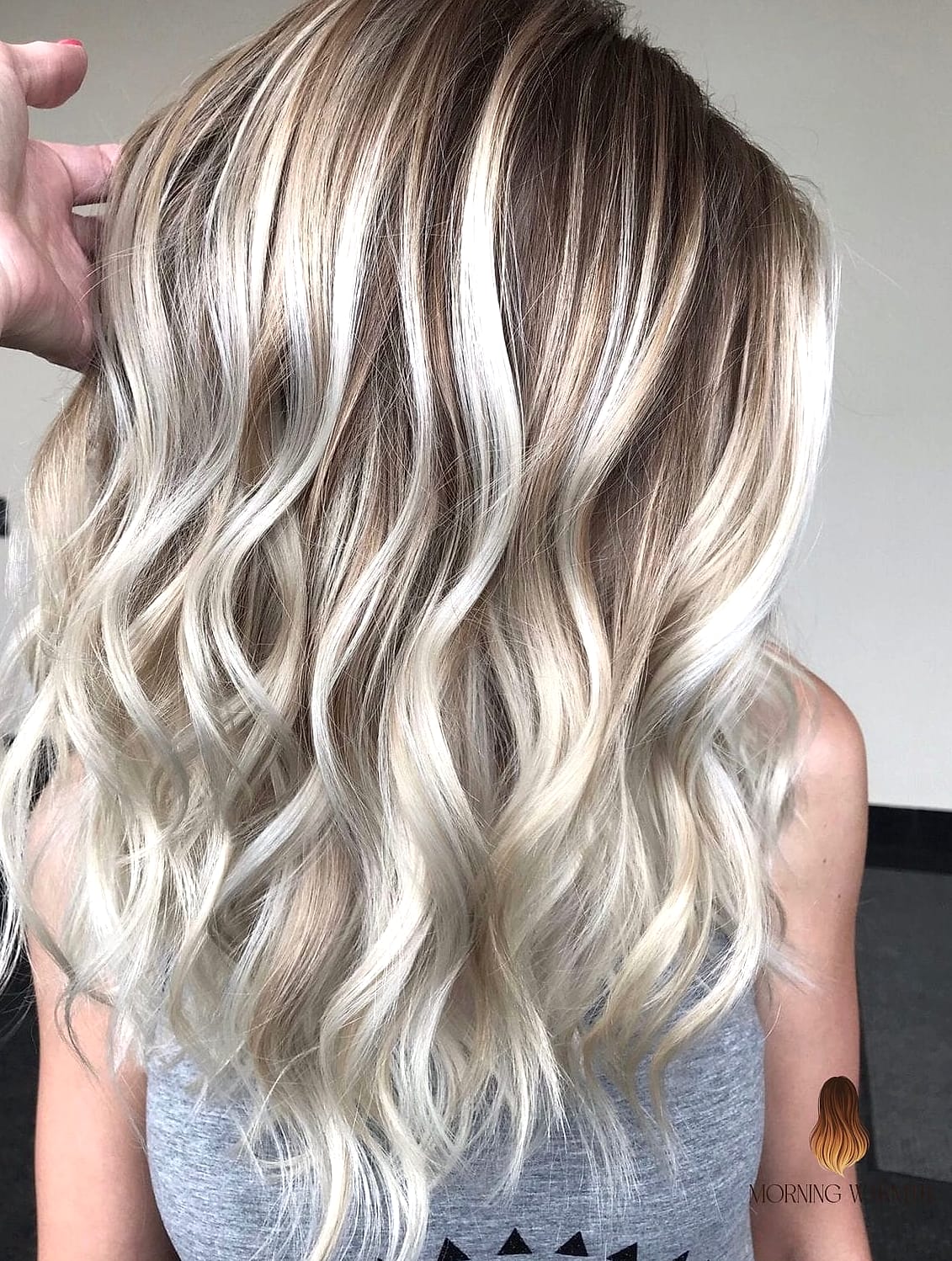 Stylish Mid-Length Blonde Balayage with Soft Waves